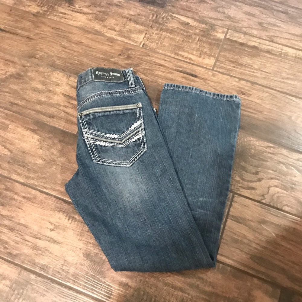 Buckle Request Jeans